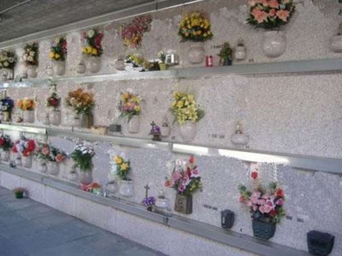Cimiteri pieni: rimangono solo quattro loculi disponibili
