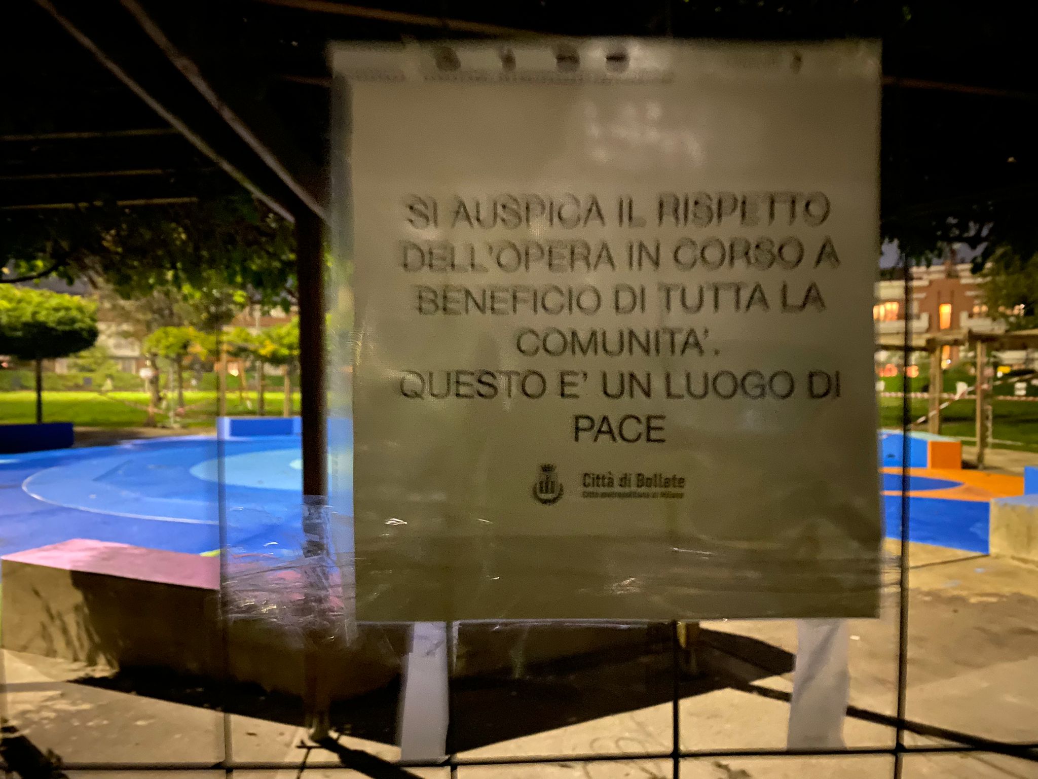 Bollate, vandali rovinano l'opera per Gino Strada e Teresa Sarti