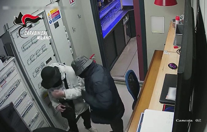 Rapinavano le Sale slot sognando i Caraibi: fermati due uomini VIDEO