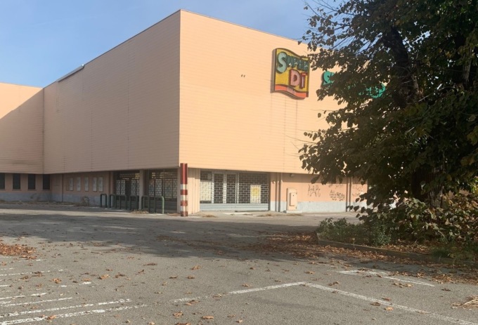 Nuovo supermercato al posto del Sdì e posteggi a disposizione del teatro