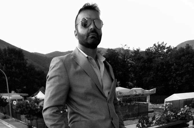 Trafficavano droga con carri funebri e in divisa: in manette anche l’ex procuratore capo dell’Aia