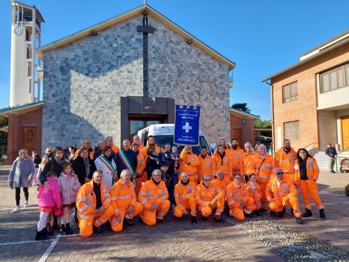 Inaugurato il nuovo mezzo della Croce Bianca Sedriano
