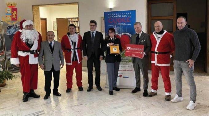 “In campo con il cuore” dona un defibrillatore alla Polizia