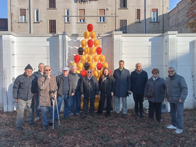 Inaugurato l’albero di Natale dell’Anmil