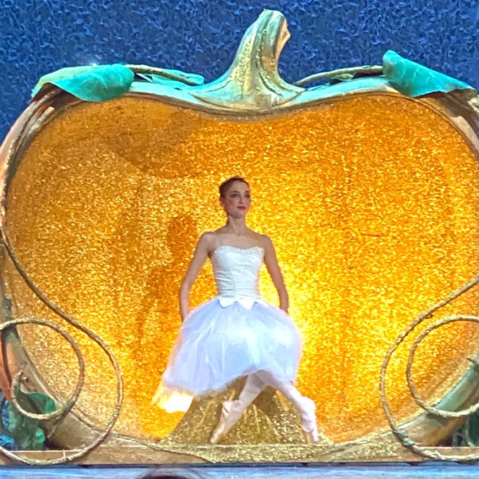 A 18 anni balla sul palco del Piccolo Teatro