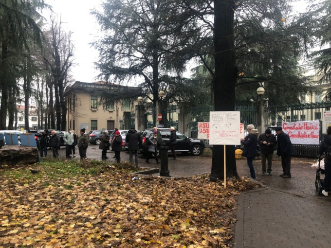Comitati in presidio: “La sanità pubblica non si vende”