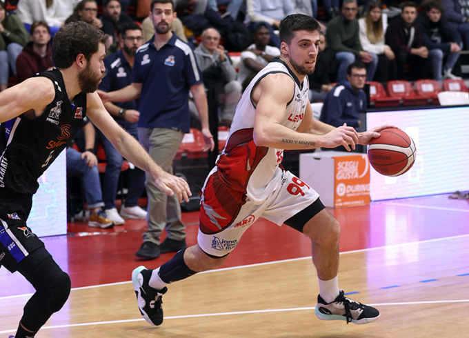 Un altro derby deciso all’ultimo tiro fra Legnano e Gallarate