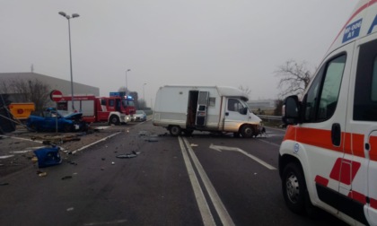 Scontro tra auto e camper: giovane perde la vita