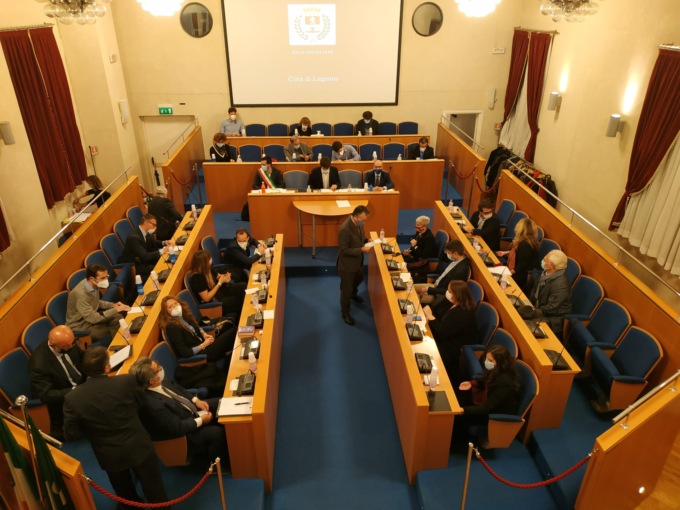 La maggioranza abbandona l’aula: “A questo gioco noi non ci stiamo più e vi lasciamo da soli a farlo”