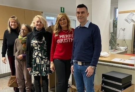 Studio legale dona 20 computer alla scuola di Corbetta