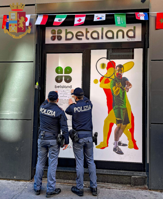 Sala Videolottery chiusa per 1 settimana: pregiudicati e droga al suo interno