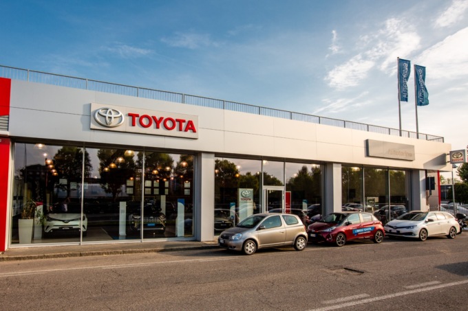 Autotorino: concessionarie aperte domenica 29 gennaio, per gli ecoincentivi sull’ibrido Toyota