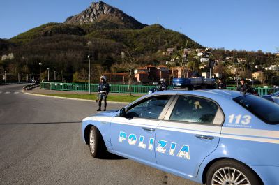 Motociclista rhodense scappa a un posto di blocco, preso in Francia dopo una sparatoria