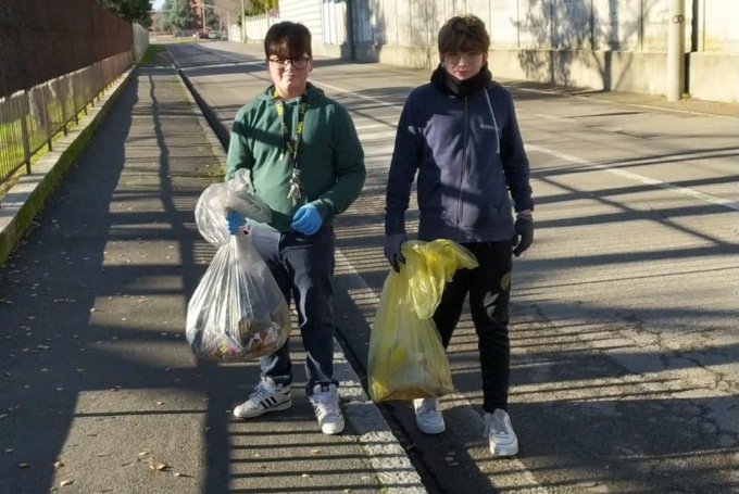 Leonardo e Christian, a 12 anni ripuliscono il paese dai rifiuti