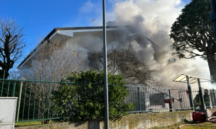 Villetta in fiamme, arrivano in pompieri