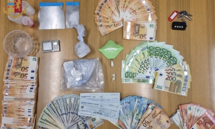 Maxi colpo della Polizia: droga, più di 9mila euro in contanti e dollari americani a casa del pusher