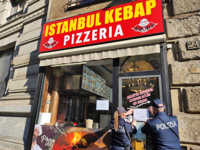 Vendevano bibite in bottiglia e in lattina durante le manifestazioni: sospesa la licenza per 15 giorni