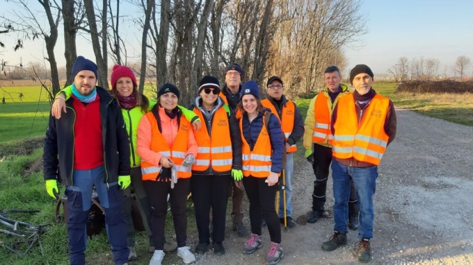 Strade Pulite sistema la BiviTav: raccolti 26 sacchi di rifiuti