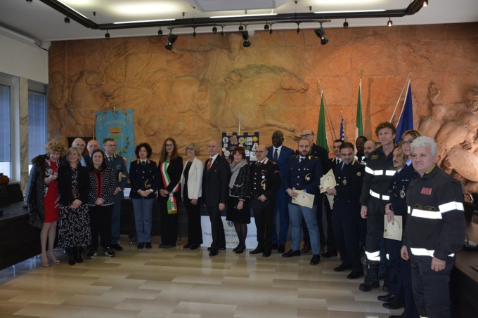 Dai Lions attestati e parole di stima per le Forze dell’Ordine