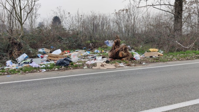 Rifiuti abbandonati in strada: tolleranza zero da parte del Comune