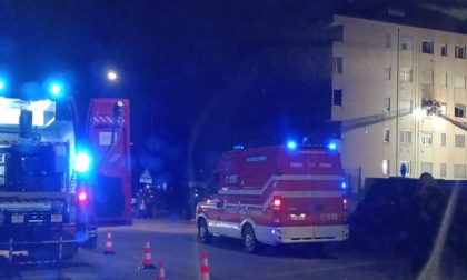 Incendio in una palazzina: nove persone intossicate