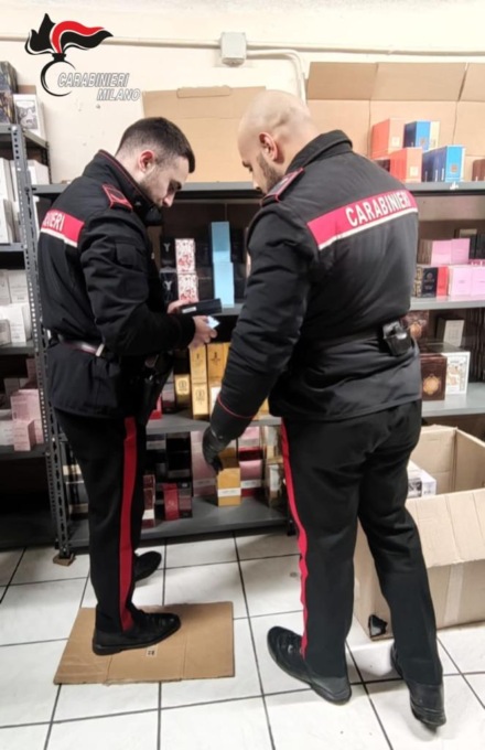 Profumi contraffatti del valore di quasi 500mila euro: denunciate due persone