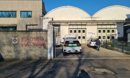 Raid anarchico in sostegno di Alfredo Cospito fuori dal Comando della Locale