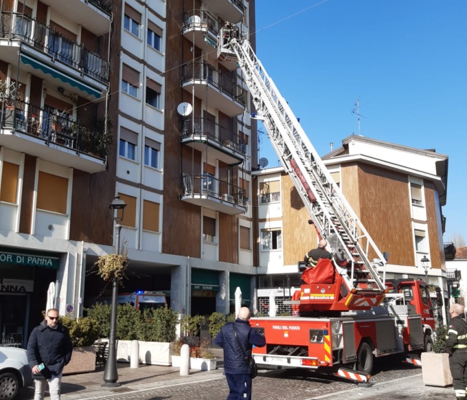 Non risponde al telefono: 80enne trovato morto in casa
