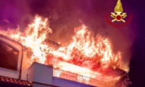 Incendio in una villetta: due famiglie evacuate VIDEO