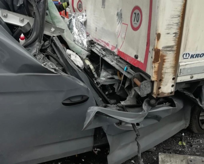 Violentissimo incidente in A4: muore una donna a bordo di una Volkswagen Caddy