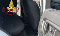 Neonata chiusa accidentalmente in auto, liberata dai Vigili del Fuoco