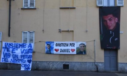 L'ultimo saluto a Daniel il 20enne trovato senza vita in un carcere francese