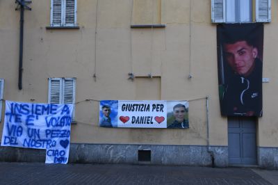 L’ultimo saluto a Daniel il 20enne trovato senza vita in un carcere francese