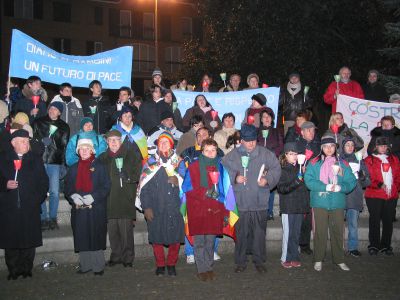 Una fiaccolata per la pace per dire “no” alla guerra