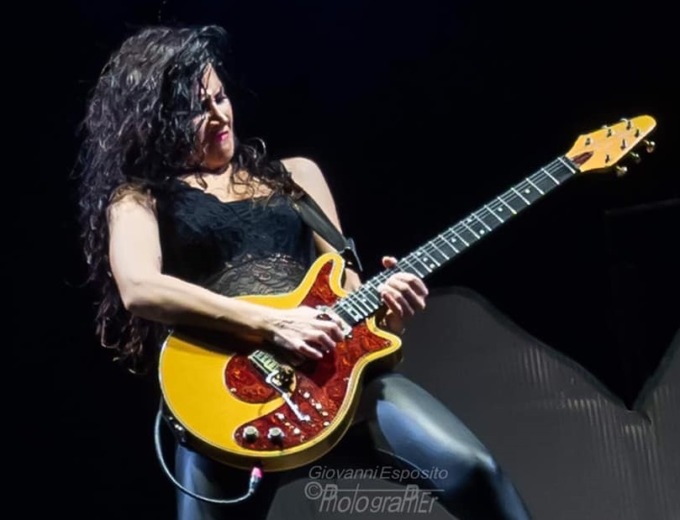 Roberta Raschellà è la chitarrista nel musical dei Queen