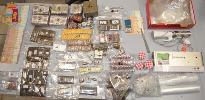 Nascondevano la droga in freezer: tre studenti finiscono “al fresco”