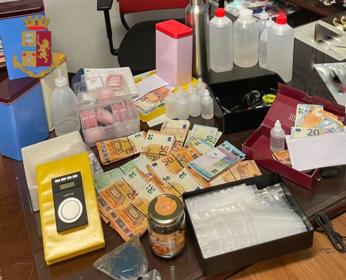 Spacciatore arrestato: nascondeva 7 chili di droga