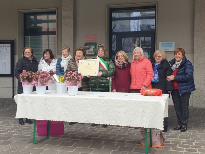 Per la Giornata della donna Vittuone premia le volontarie del Cerchio Aperto