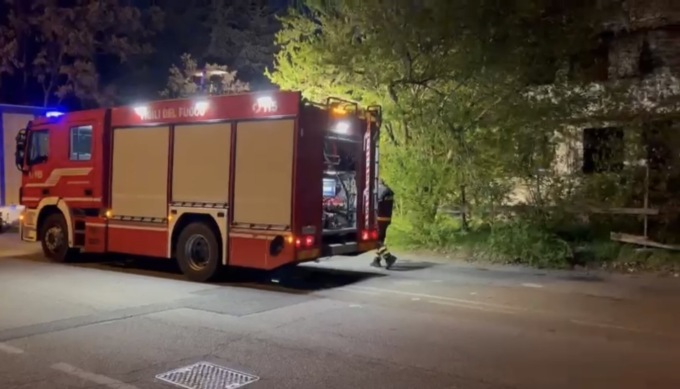 Baby vandali appiccano il fuoco nell’area industriale