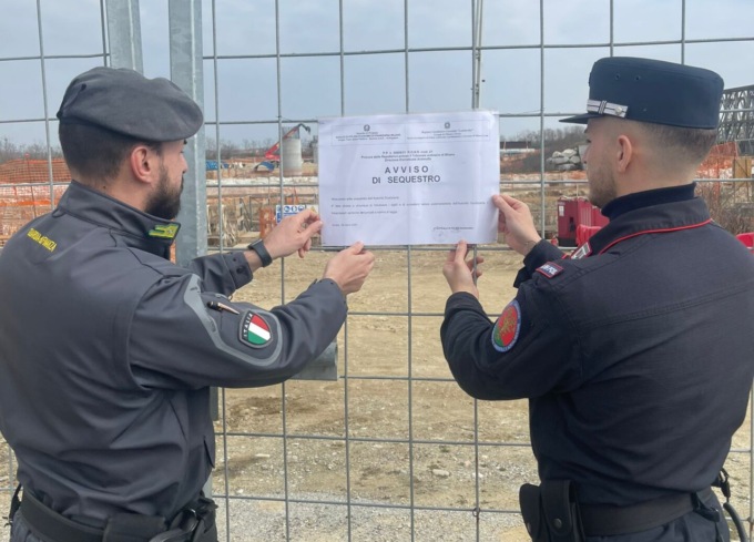 Terra e rifiuti non trattati “sotto” la Tangenziale: sequestrati 8 milioni di euro