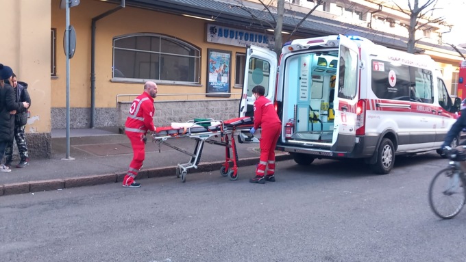 Tragedia in stazione: uomo finisce sotto il treno