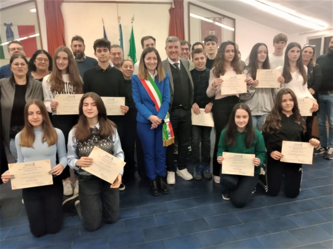 Consegnate le borse di studio ai giovani meritevoli