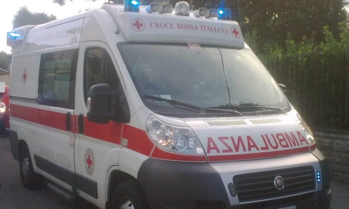 Sostanza tossica in un occhio: operaio all’ospedale