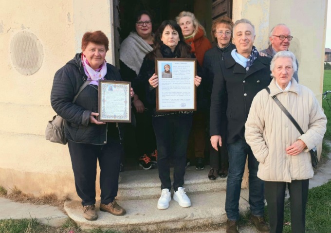 Due targhe per Maria Ferrario, indimenticata catechista
