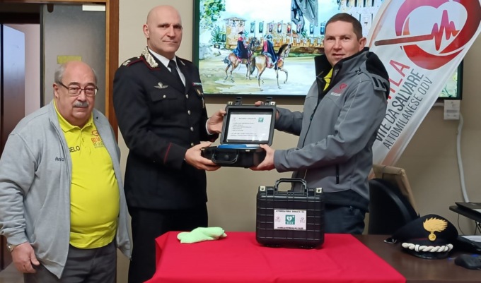 Donate nuove valigette proteggi-defibrillatori ai Carabinieri