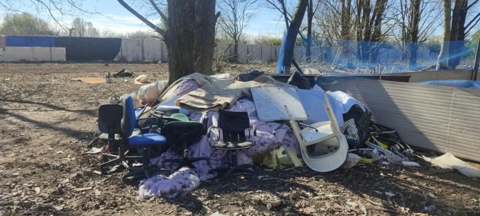 Terreno sequestrato trasformato in discarica abusiva