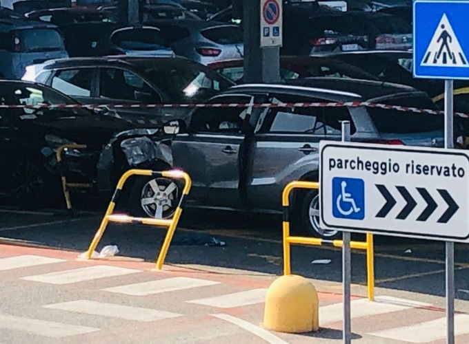 Morto l’uomo che aveva perso il controllo dell’auto nel parcheggio dell’ospedale