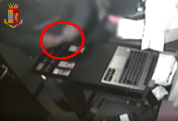 Rapine nelle sale slot: arrestato un 26enne irregolare VIDEO