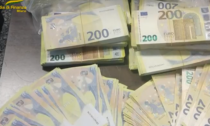 Tentano di trasformare 700mila euro falsi in criptovaluta: fermata una banda di truffatori