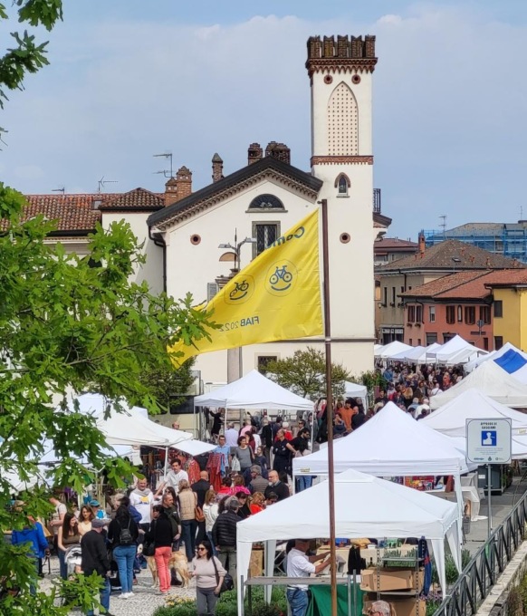 Un successo di presenze la prima edizione di Fiori e arte sul Naviglio